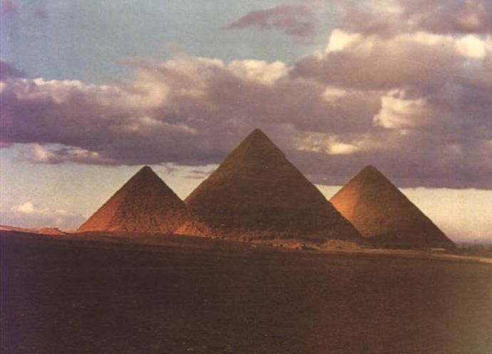  Site.PyramidsOfGiza.